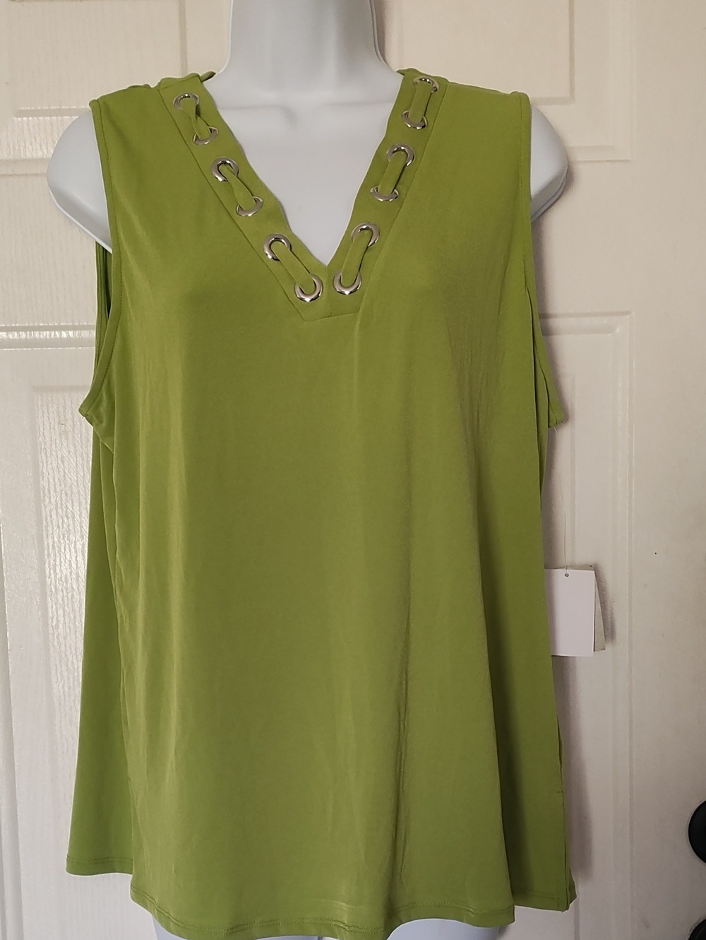 Carmen Marc Valvo Lime Green V-Neck Tank with Grommet Trim